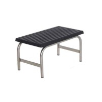 Patient access bench: one section, made of chromed steel with a non-slip support surface