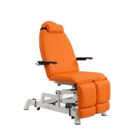 Electric podiatry chair: three bodies, with two motors for height and backrest adjustment, armrests, independent leg supports, cervical cushion and compensated Trendelenburg