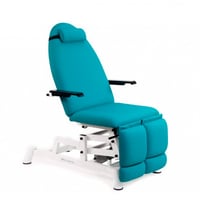 Electric podiatry chair: three sections, with height adjustment, armrests, independent leg rests, cervical cushion and compensated Trendelenburg
