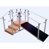 Three-step ladder: with handrails and adjustable in height (with or without ramp)