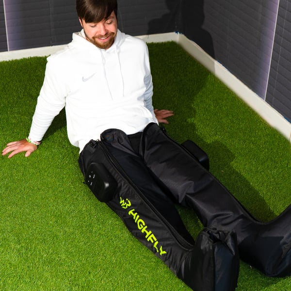 HighFly Lite Portable Compression Therapy Boots: Professional recovery anywhere (Sizes M and L) (NEW Model)