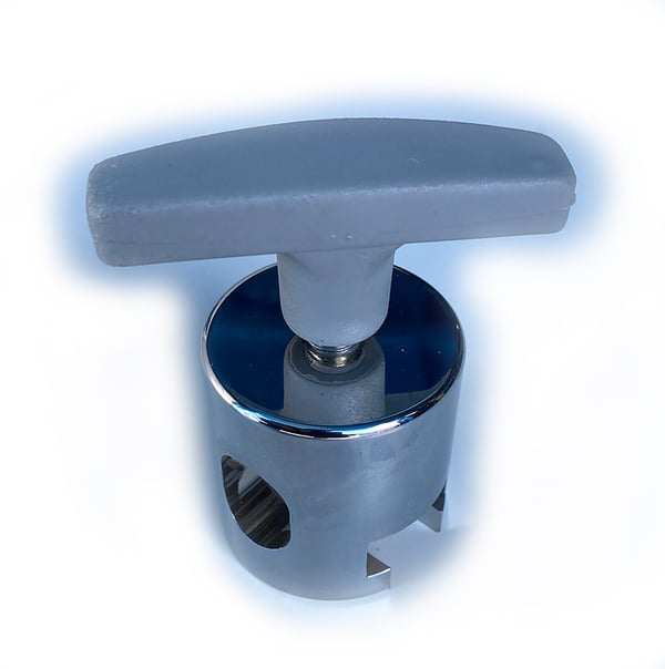 Accessory coupling piece to rail with clamping knob 
