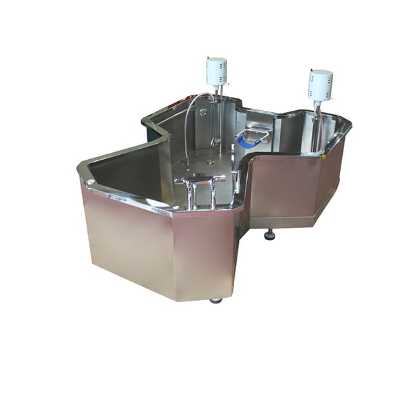 Hubbard Bath Tank with Skimmer
