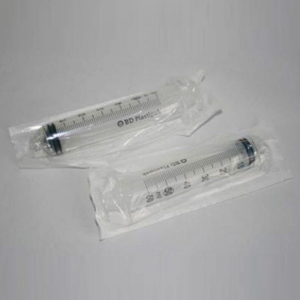 Three-body syringe with Luer Lock closing system Three-body syringe with Luer Lock closing system