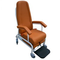 Clinical and Geriatric Kinefis Kinetic Duo Armchair: With split legrest to offer greater comfort
