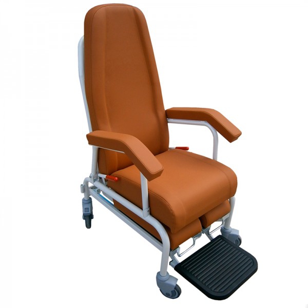 Clinical and Geriatric Kinefis Kinetic Duo Armchair: With split legrest to offer greater comfort Clinical and Geriatric Kinefis Kinetic Duo Armchair: With split legrest to offer greater comfort