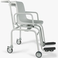 Seca 952 chair scale with 200 kg capacity: with folding armrests and footrests, brake and ergonomic seat