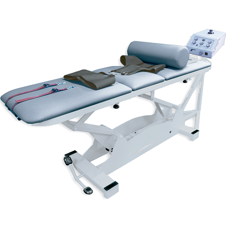 Traction table with lifting height For the treatment of patients by